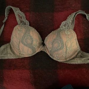 Victoria secret bra 32D
